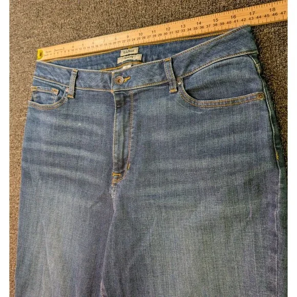 L.L. Bean Womens Size 14 Reg Jeans Stretch Cotton Classic Fit High Rise 34 x 27 - Picture 4 of 7